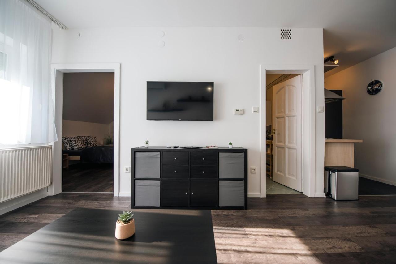Anavrin Apartman Free Parking Apartment Pecs Bagian luar foto
