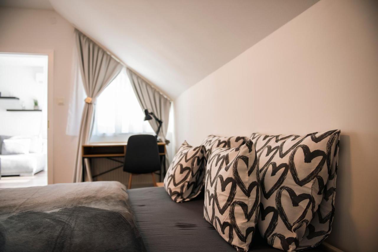 Anavrin Apartman Free Parking Apartment Pecs Bagian luar foto