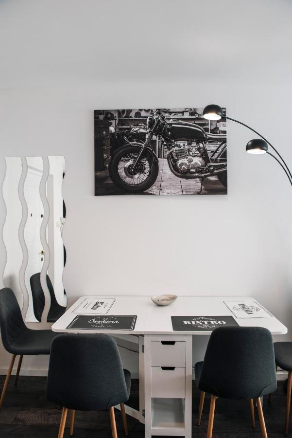 Anavrin Apartman Free Parking Apartment Pecs Bagian luar foto